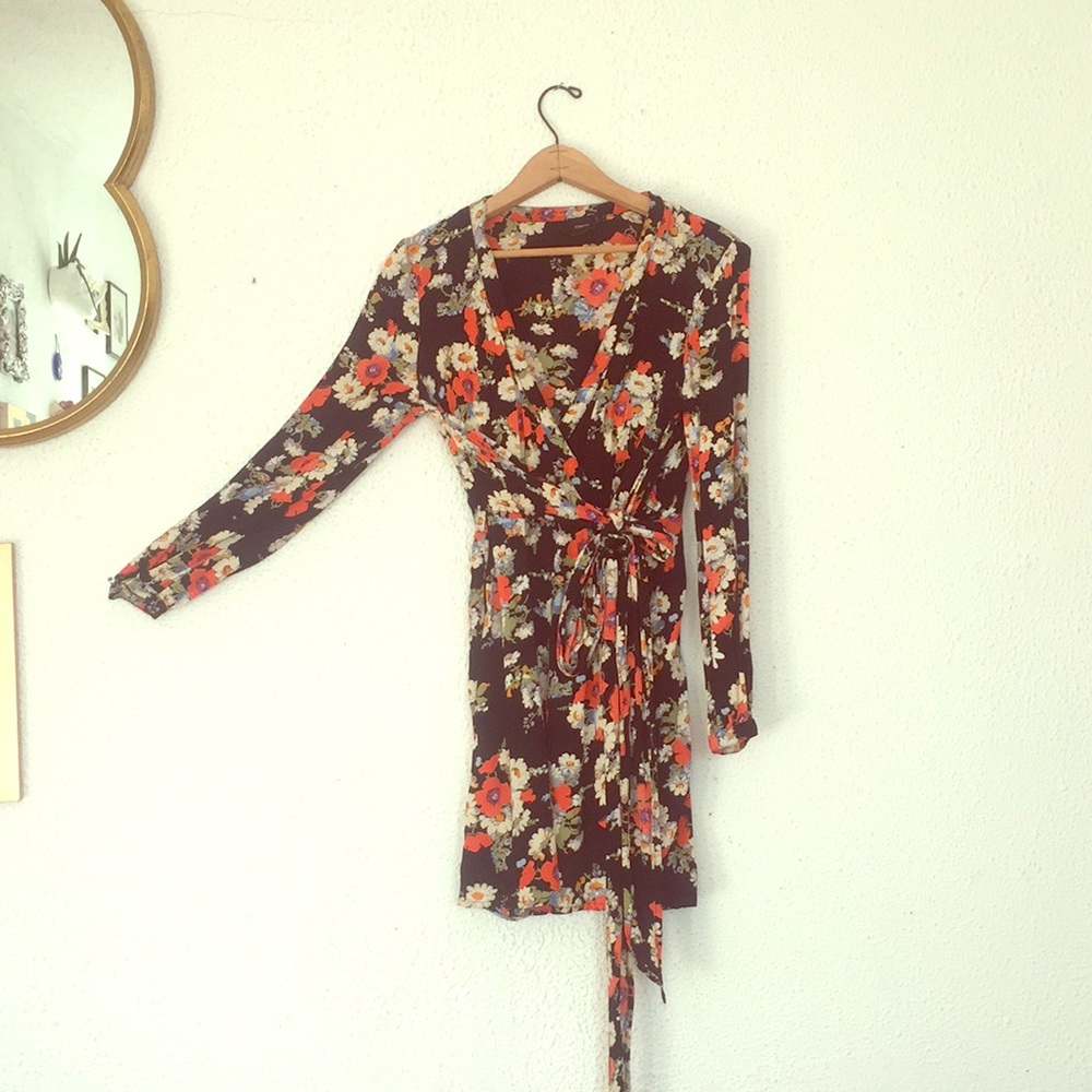 Adorable flowered ASOS wrap dress! Size US 6